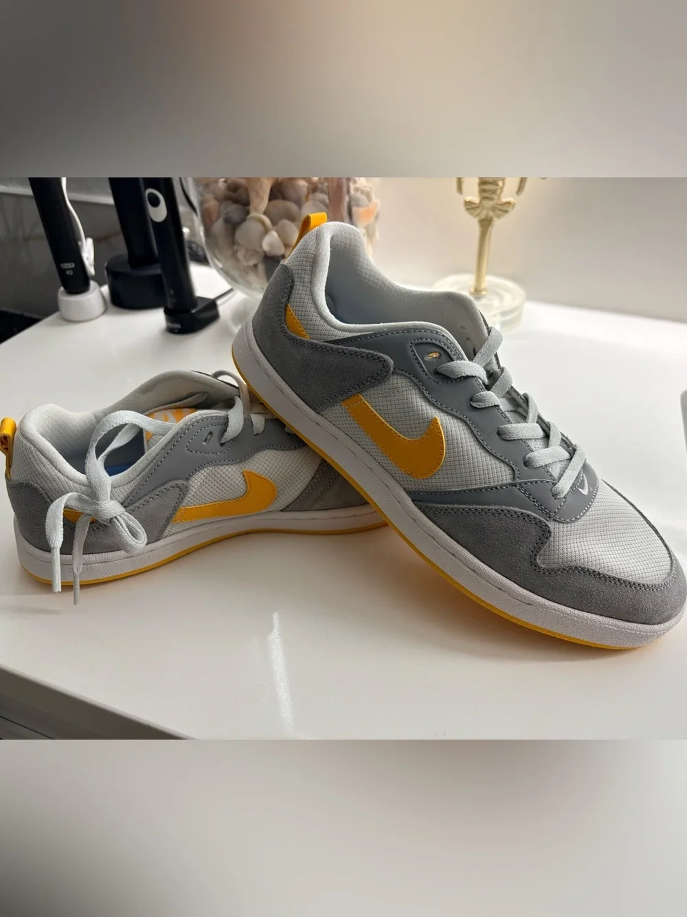 Nike- SB ALLEYOOP Men's Gray and Yellow Low-Top Sneakers